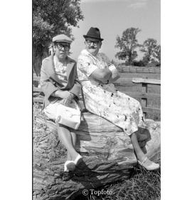 Melnbalta, dubulta kartīte BW1141